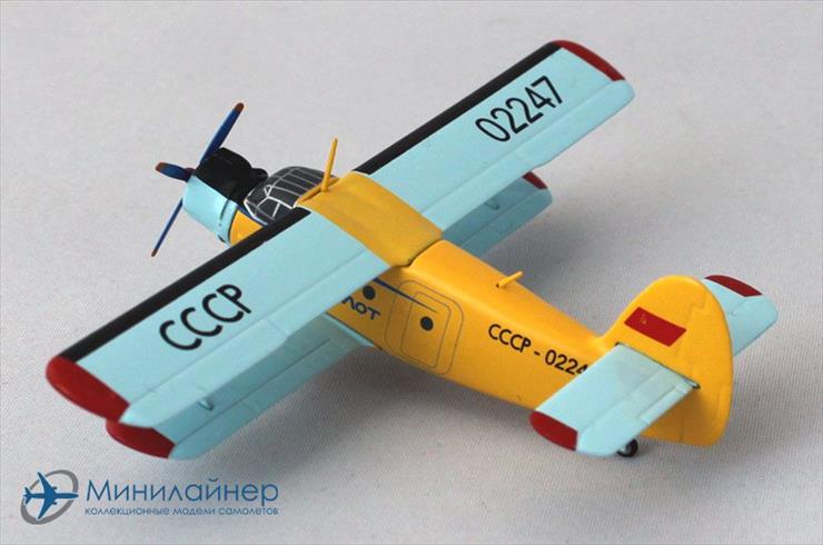 an-2 - Herpa-553582-An2-left.jpg