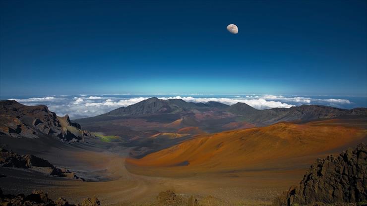 1. TAPETY NA PULPIT  176 - height_descent_clouds_mountains_moon_sky_8119_1920x1080.jpg